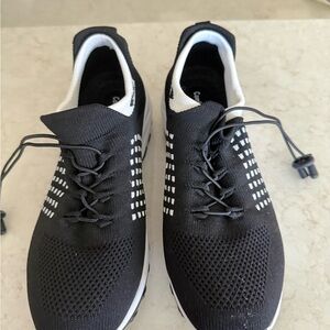 Comfort Wear Athletic Sneakers Size 8,5